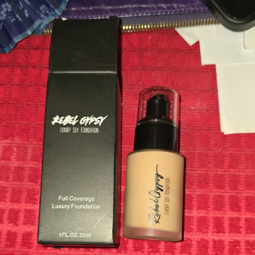 Luxury Silk Foundation - 02